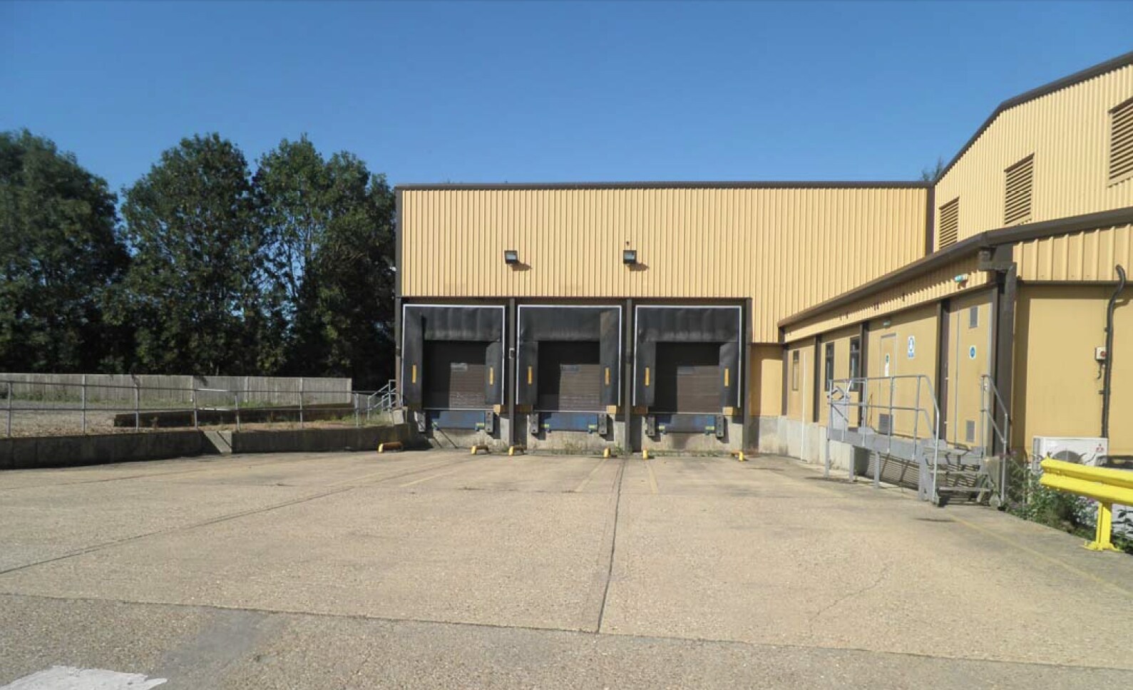 Broadway, Yaxley for sale Primary Photo- Image 1 of 1