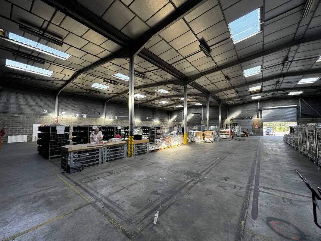 Office in Vaulx-en-Velin to rent Interior Photo- Image 1 of 1