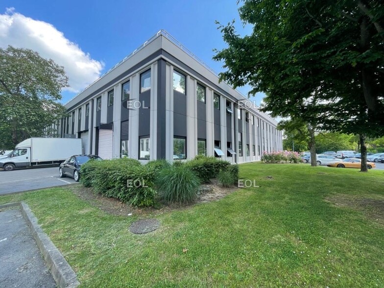 Light Industrial in Lognes to rent - Building Photo - Image 2 of 8