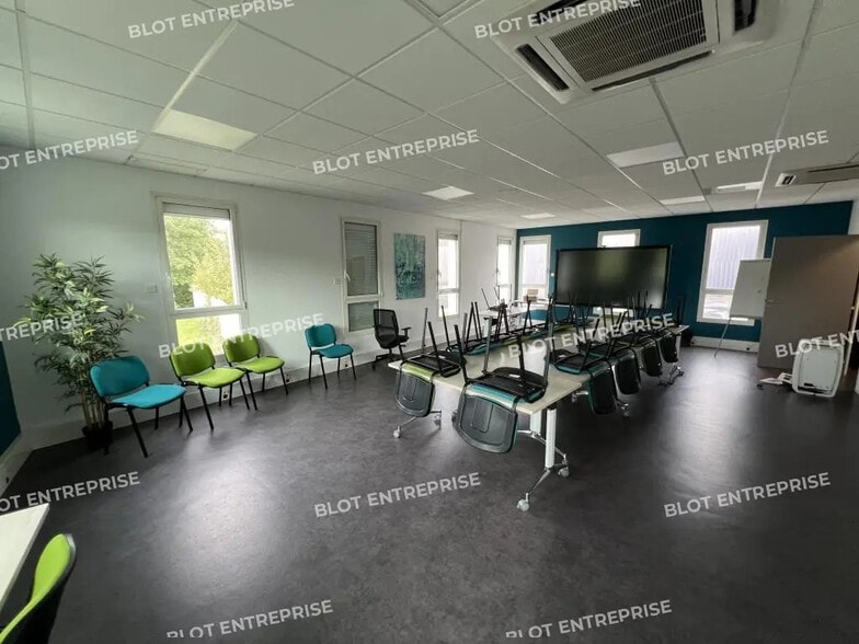 4 Rue Marco Polo, Bouguenais to rent - Building Photo - Image 3 of 17