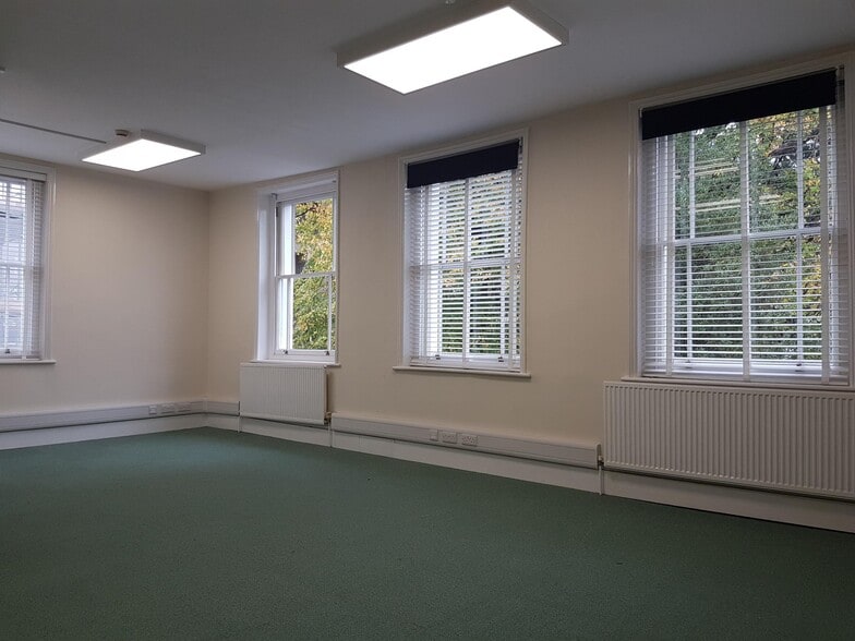 62-62A Mount Pleasant Rd, Tunbridge Wells to rent - Building Photo - Image 3 of 3