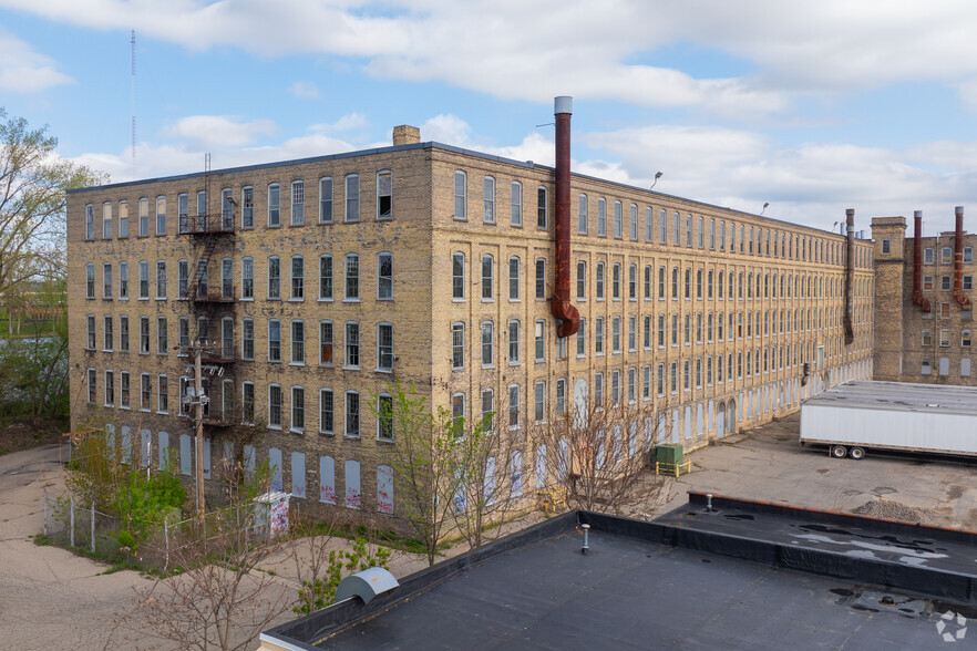 1661 Monroe Ave NW, Grand Rapids, MI for sale - Building Photo - Image 1 of 9