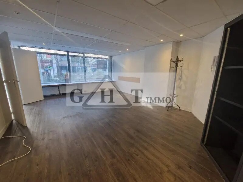 Retail in Boulogne-Billancourt to rent Interior Photo- Image 1 of 6