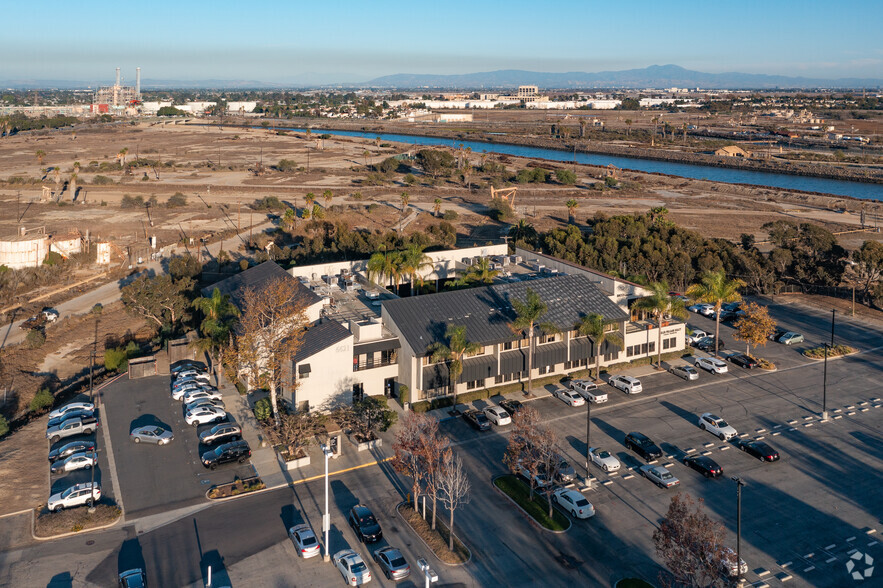 6615 E Pacific Coast Hwy, Long Beach, CA for rent - Building Photo - Image 3 of 6