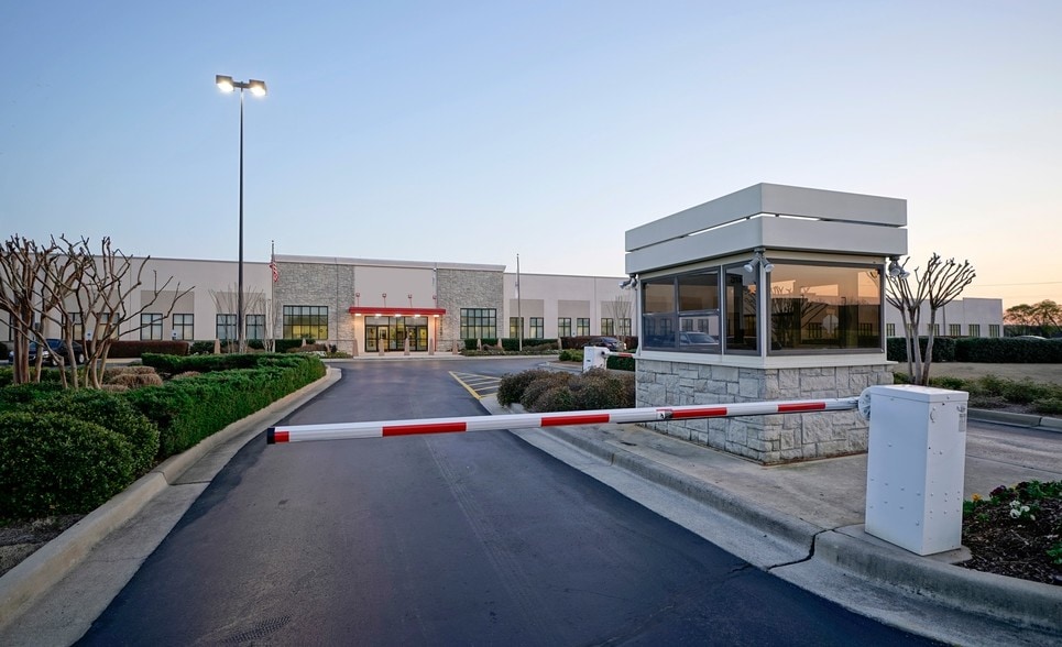 475 Quality Cir, Huntsville, AL to rent - Building Photo - Image 3 of 30