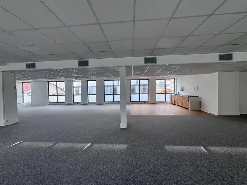 Office in Montreuil to rent Interior Photo- Image 1 of 16