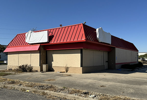 143 Washington Pointe Dr, Indianapolis, IN for sale - Building Photo - Image 1 of 3