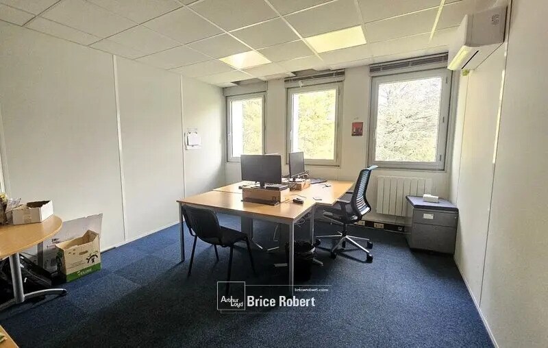 Office in Écully to rent Building Photo- Image 1 of 4