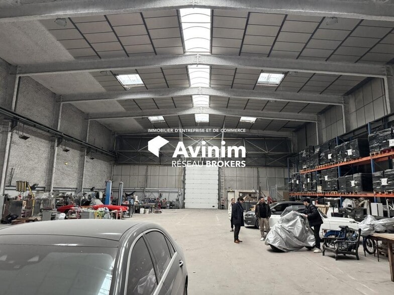 Industrial in Argenteuil for sale - Interior Photo - Image 1 of 6