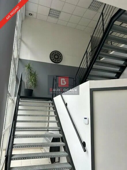 Office in Venelles to rent - Interior Photo - Image 3 of 12