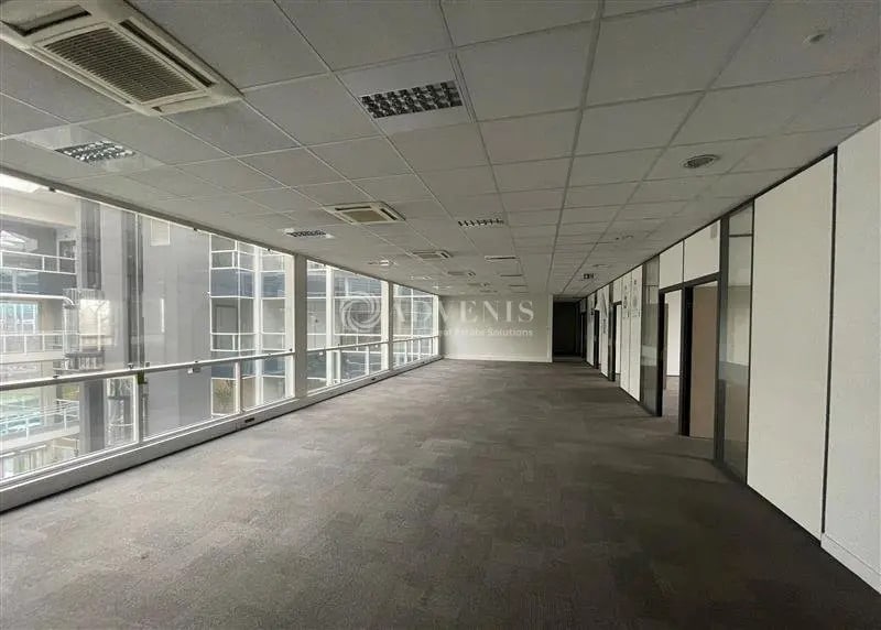 Office in Villepinte to rent Building Photo- Image 1 of 1