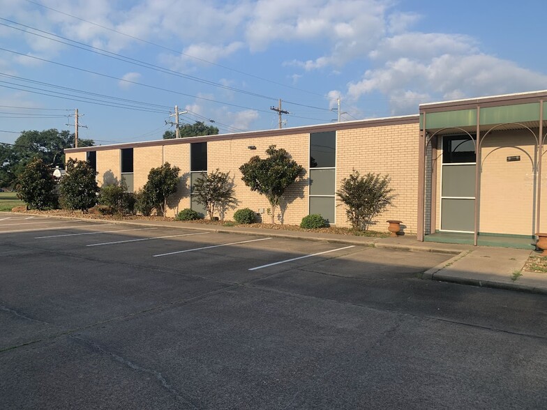 3160 Fannin St, Beaumont, TX for sale - Building Photo - Image 2 of 11