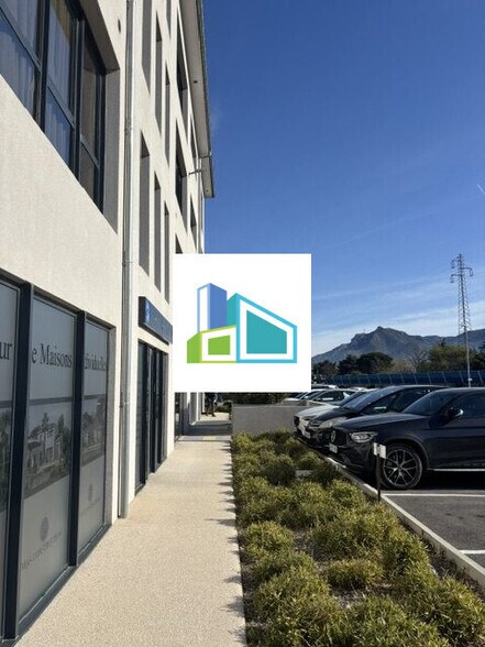 Retail in Aubagne to rent - Building Photo - Image 2 of 3