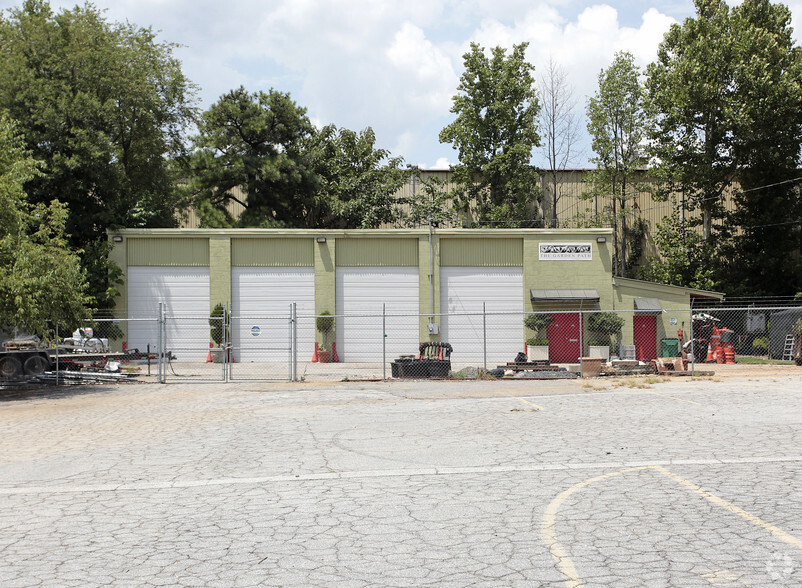 1611 Ellsworth Industrial Dr, Atlanta, GA for sale - Building Photo - Image 3 of 4