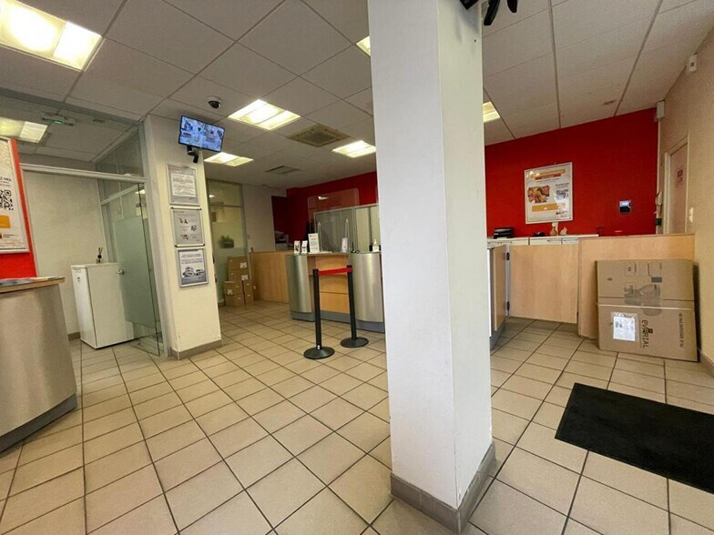 Retail in Toulouse to rent - Building Photo - Image 2 of 5