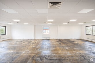 17-18 Thorney Leys Park, Witney to rent Interior Photo- Image 2 of 2