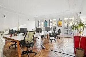 Location Bureaux 176 m² - Photo 1