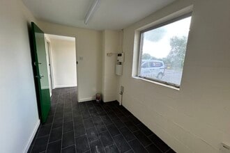 Pennygillam Way, Launceston to rent Interior Photo- Image 2 of 4