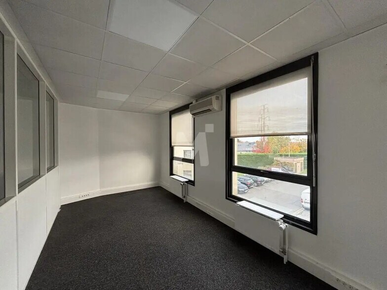 Office in Massy to rent - Building Photo - Image 3 of 11