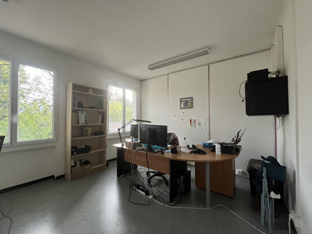 Office in Aubagne to rent Building Photo- Image 1 of 7