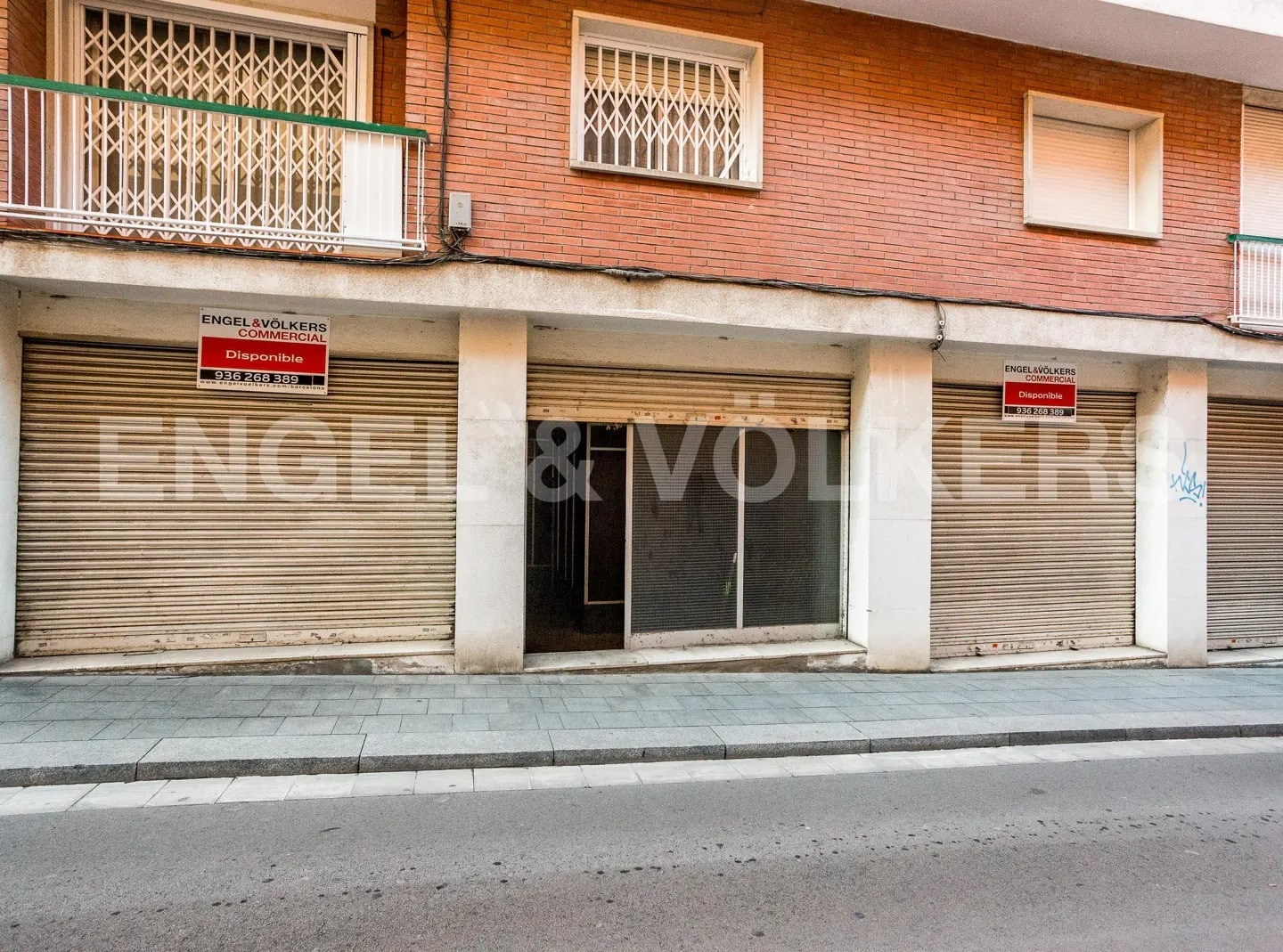 Retail in Sant Just Desvern, Barcelona to rent Interior Photo- Image 1 of 13