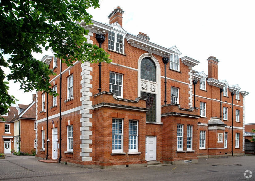 5 Bluecoats Ave, Hertford for sale - Primary Photo - Image 1 of 1