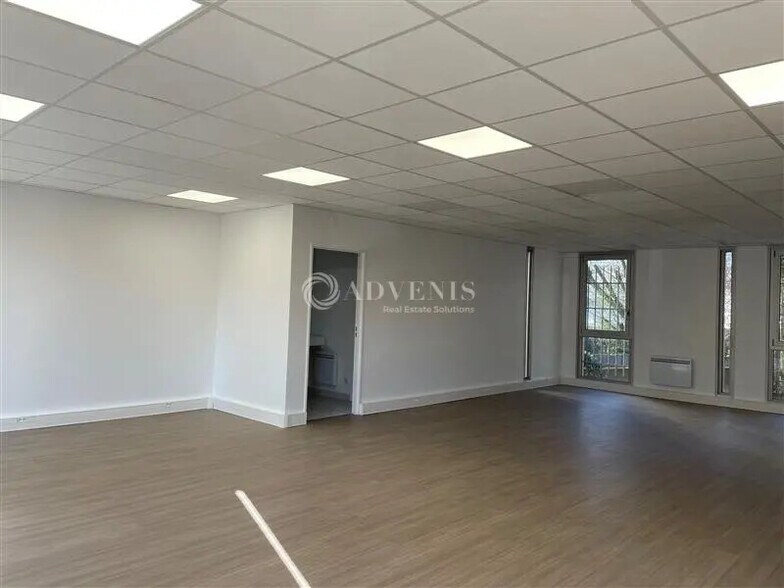 Office in Vélizy-Villacoublay to rent - Interior Photo - Image 3 of 5