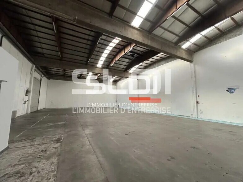 9 Rue Du Dauphiné, Saint-Priest to rent - Interior Photo - Image 2 of 19