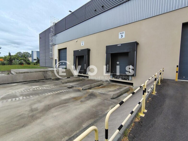 Light Industrial in Sucy-en-Brie to rent - Building Photo - Image 1 of 9