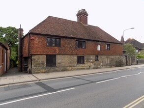 42 High St, Battle to rent Building Photo- Image 1 of 3