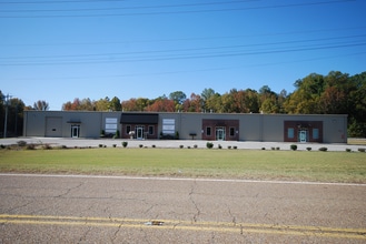 2192 Express Dr, Jackson, TN for rent Building Photo- Image 2 of 13