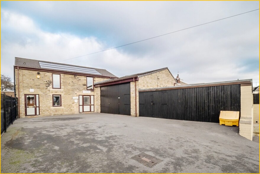 Bankfield Ln, Huddersfield for rent - Building Photo - Image 1 of 8