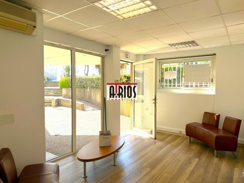 Retail in Carqueiranne for sale - Interior Photo - Image 3 of 7