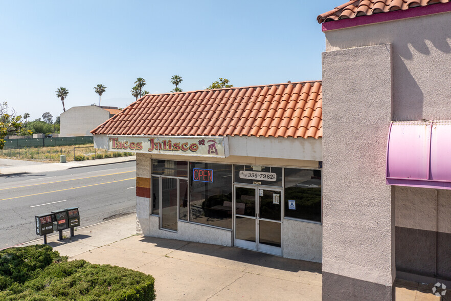 9251-9255 Sierra Ave, Fontana, CA for rent - Building Photo - Image 3 of 7