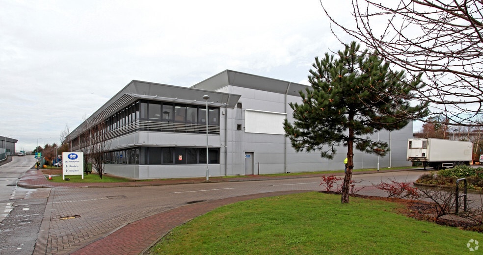 Auriol Dr, Greenford to rent - Building Photo - Image 1 of 3