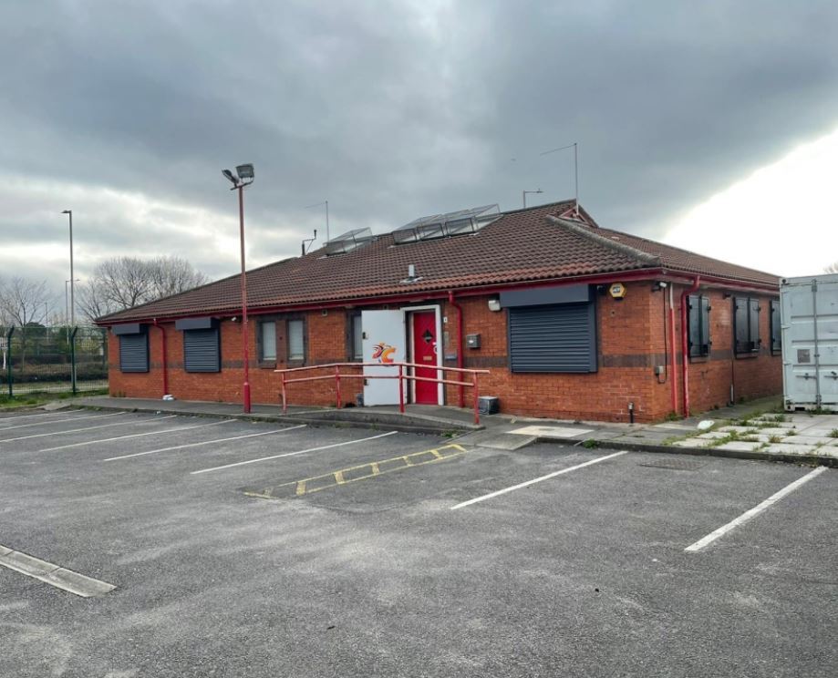 250 Caldway Dr, Liverpool for sale Primary Photo- Image 1 of 1