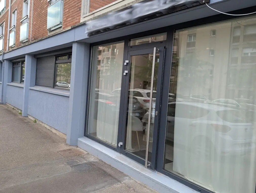 Location Entrepôt 182 m² - Photo 1