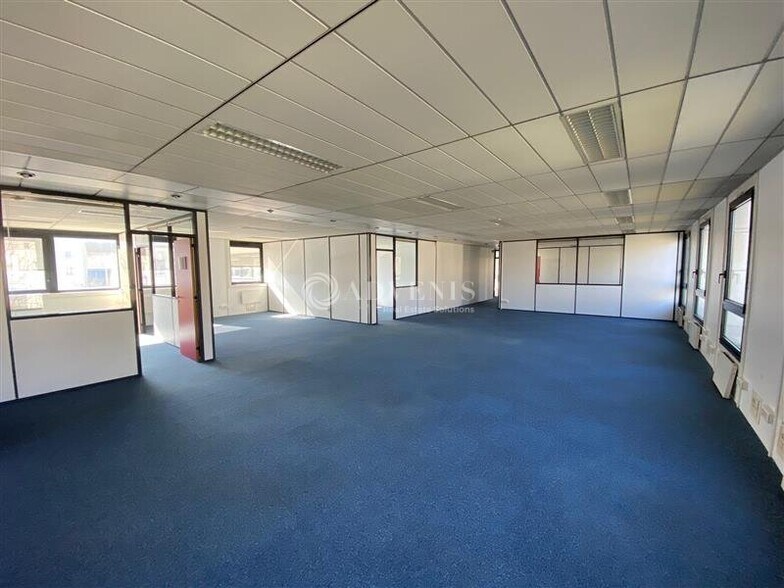 Office in Lognes to rent - Interior Photo - Image 2 of 12