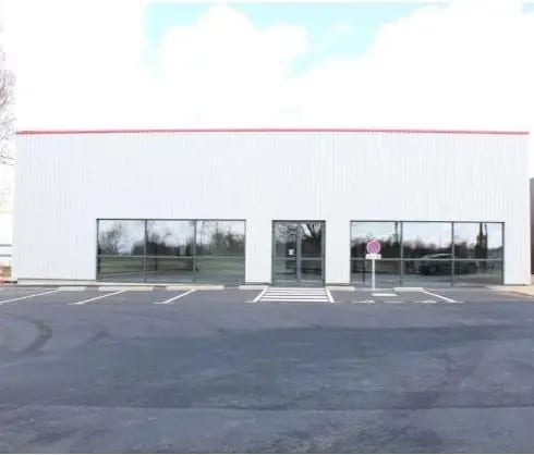 Location Local d'activités 355 m² - Photo 1