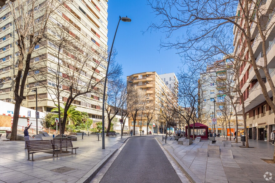 Office in Barcelona, Barcelona to rent - Building Photo - Image 2 of 6
