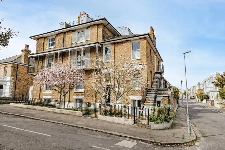 21 Vale Sq, Ramsgate for sale - Building Photo - Image 1 of 35