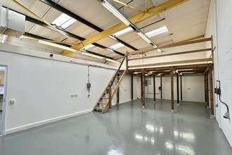 Babbage Rd, Stevenage to rent Interior Photo- Image 1 of 7