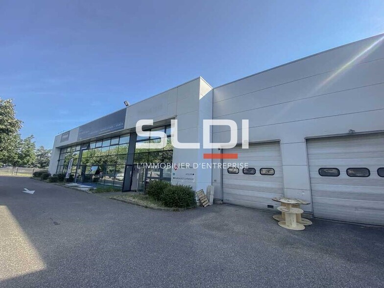 81 Rue Elisée Reclus, Décines-Charpieu to rent - Building Photo - Image 1 of 5