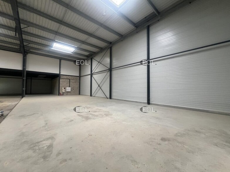 Light Industrial in Louvres for sale - Building Photo - Image 2 of 5