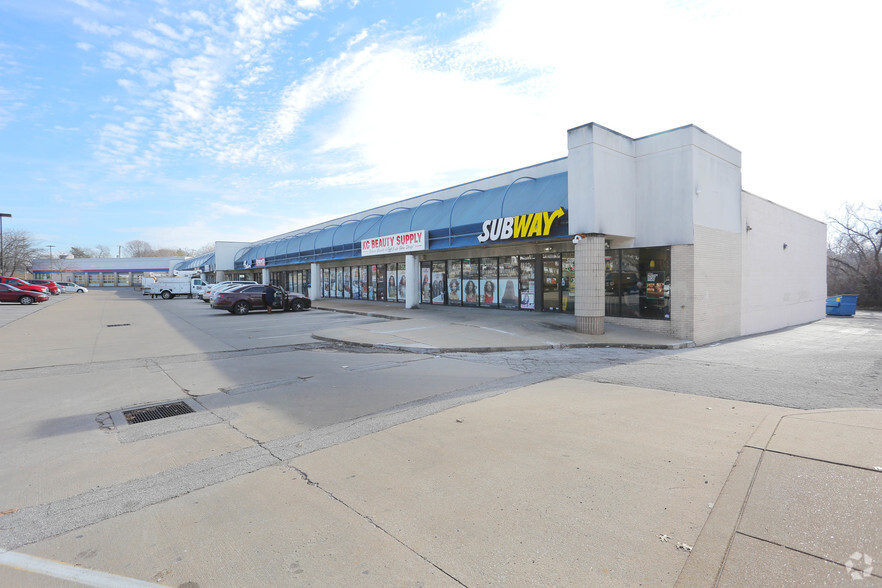 7804-7900 Olive Blvd, University City, MO for rent - Building Photo - Image 2 of 11