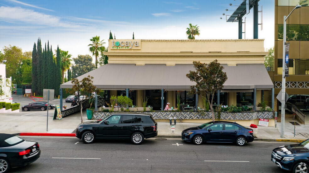 8720 W Sunset Blvd, West Hollywood, CA for rent - Primary Photo - Image 1 of 5