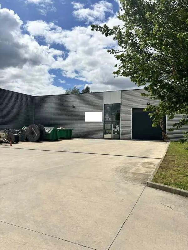 Location Bureaux 2 477 m² - Photo 1