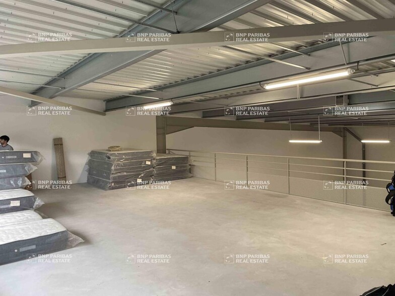 Light Industrial in La Ciotat to rent - Interior Photo - Image 3 of 10