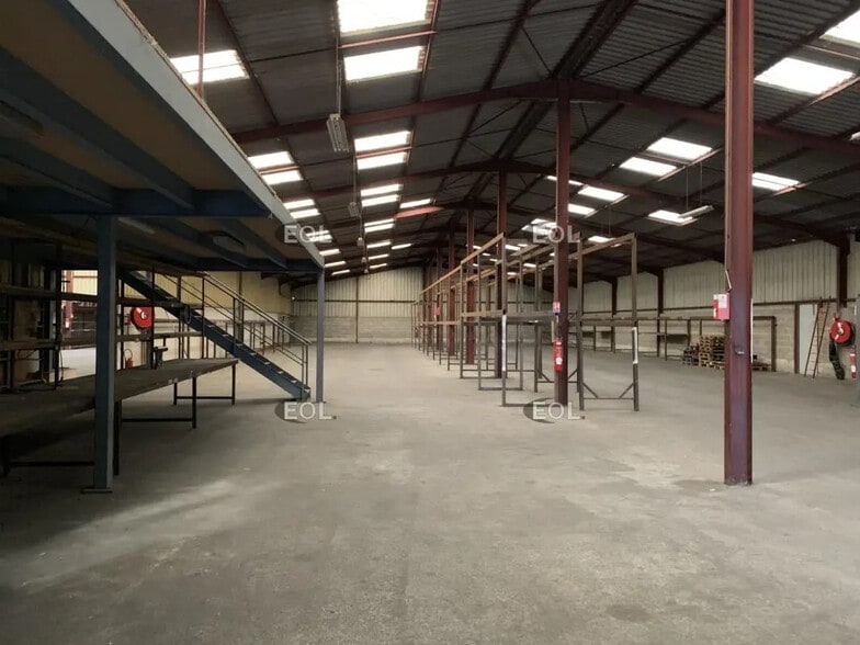 Light Industrial in Marignane for sale - Building Photo - Image 3 of 4