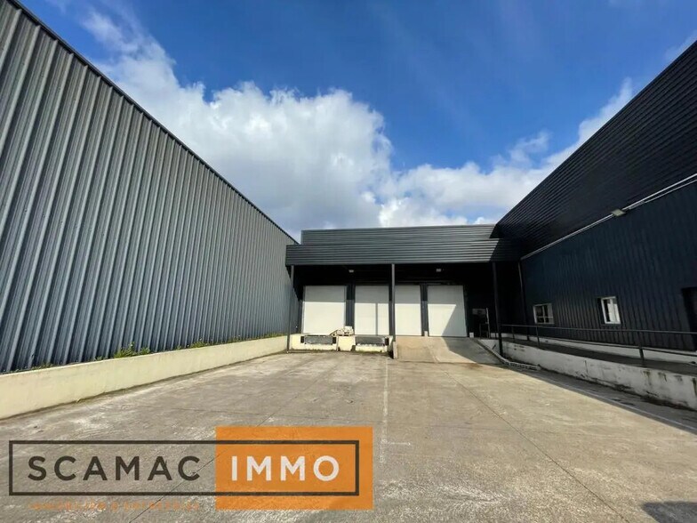 Office in Combs-la-Ville to rent - Building Photo - Image 2 of 2